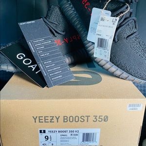 9.5 Yeezy Boost 350 V2 Bred